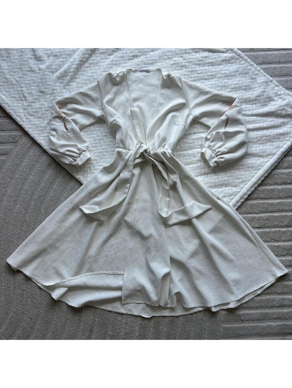 Tivardo white vshyvanka dress with tie waist and long sleeves #mini #tiewaist